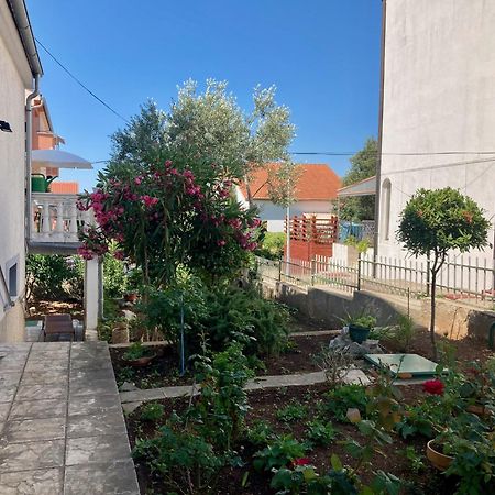 Apartments Villa Agatha Sveti Filip i Jakov Eksteriør bilde