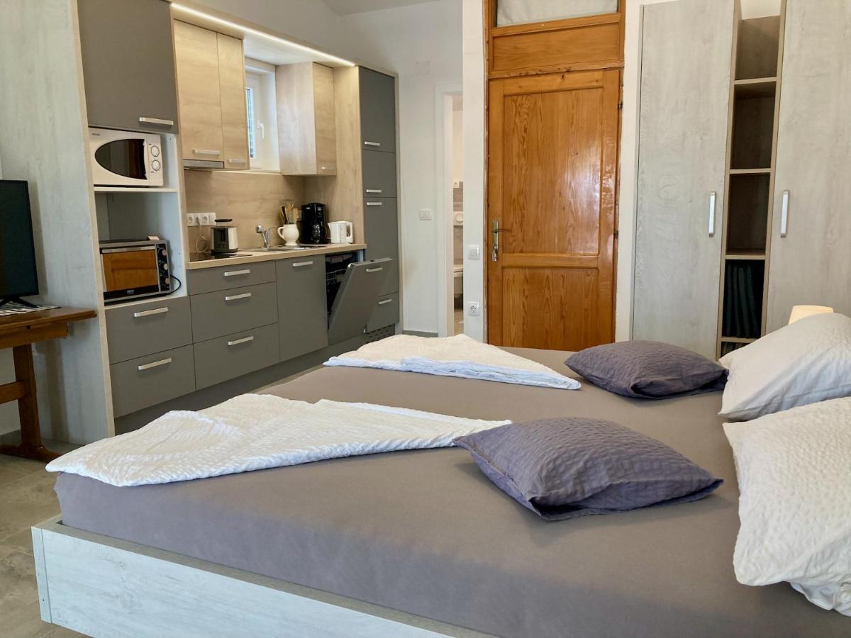 Apartments Villa Agatha Sveti Filip i Jakov Eksteriør bilde