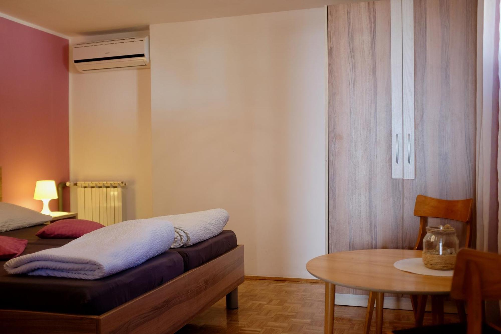 Apartments Villa Agatha Sveti Filip i Jakov Rom bilde