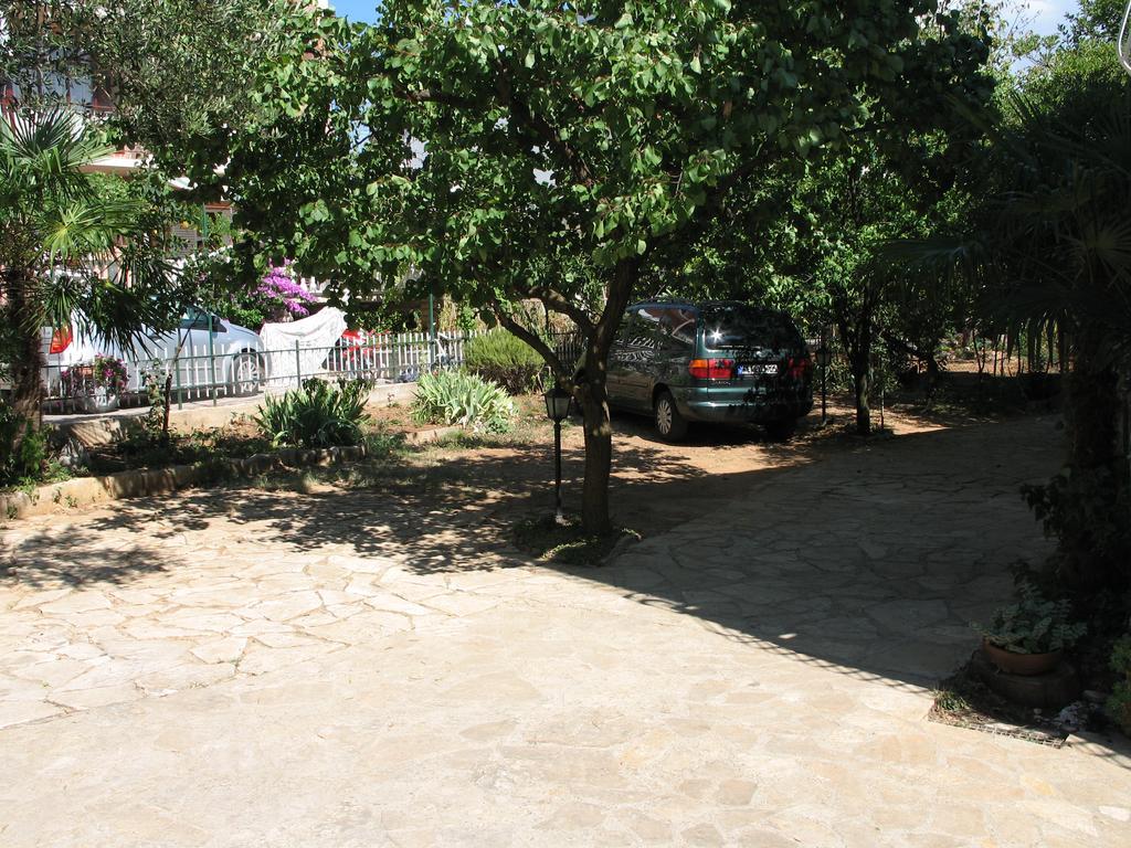 Apartments Villa Agatha Sveti Filip i Jakov Eksteriør bilde