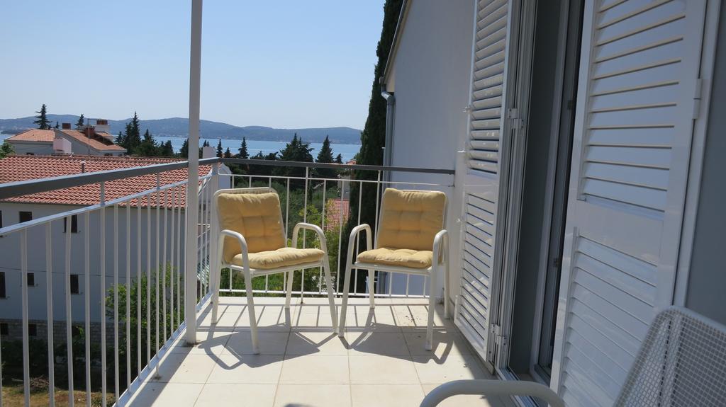 Apartments Villa Agatha Sveti Filip i Jakov Eksteriør bilde