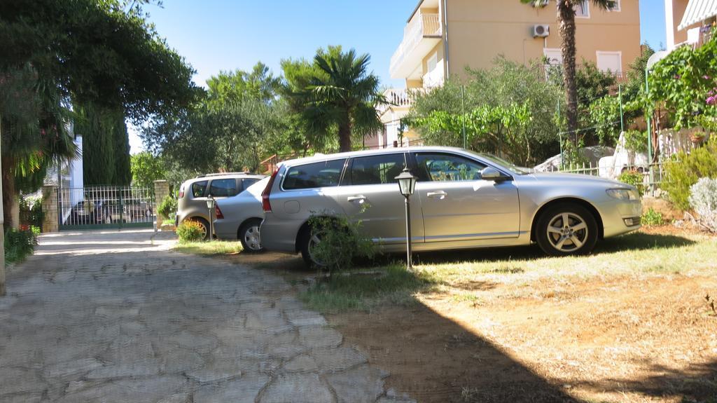 Apartments Villa Agatha Sveti Filip i Jakov Eksteriør bilde