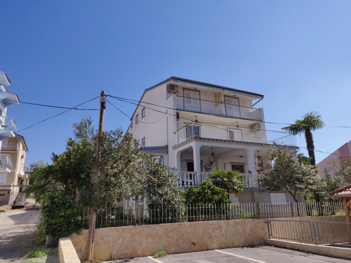 Apartments Villa Agatha Sveti Filip i Jakov Eksteriør bilde